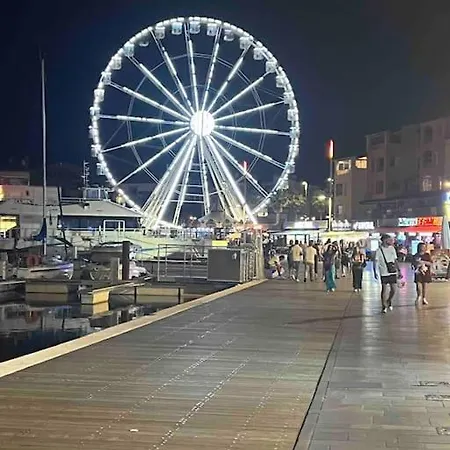 Studio Avec Vue Magnifique Sur La Centre Port!